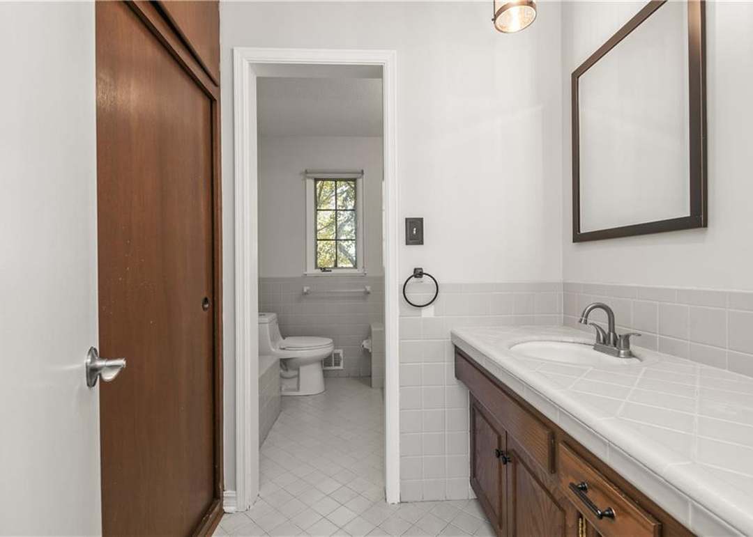 12923 Beacon Avenue — photo 5