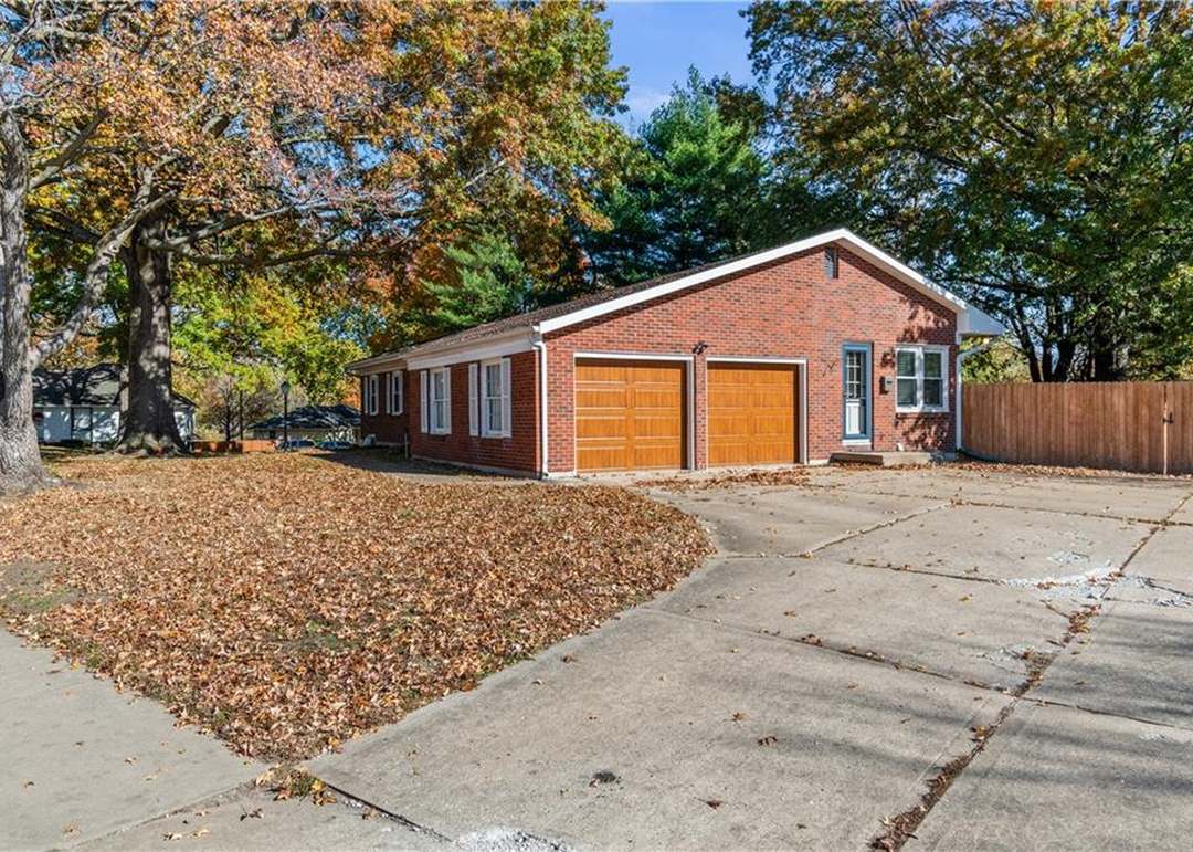 12923 Beacon Avenue — photo 9