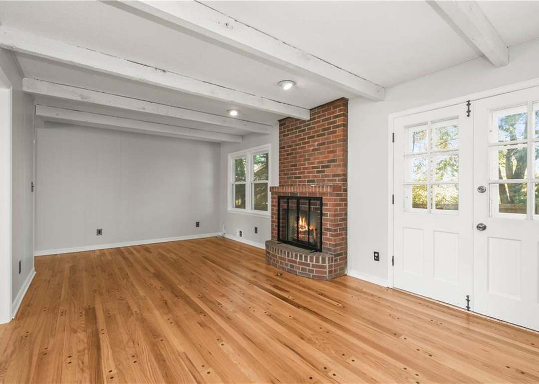 12923 Beacon Avenue — photo 13