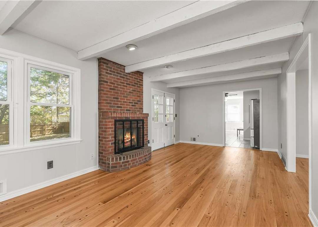12923 Beacon Avenue — photo 14