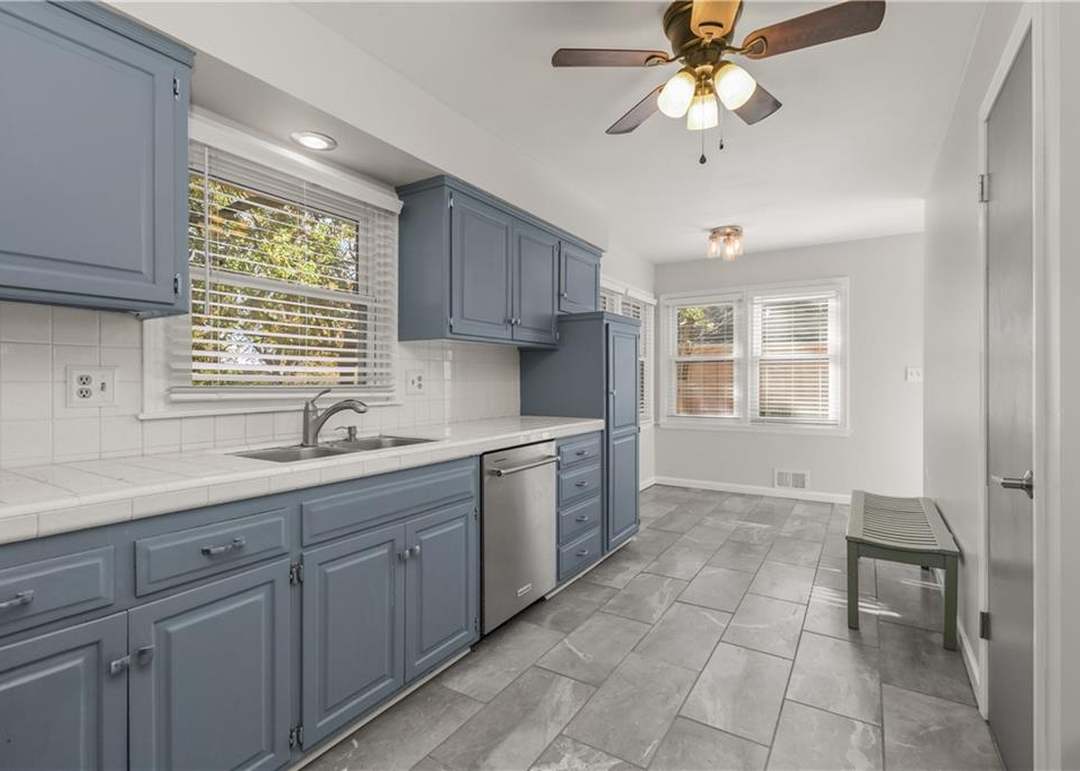 12923 Beacon Avenue — photo 17