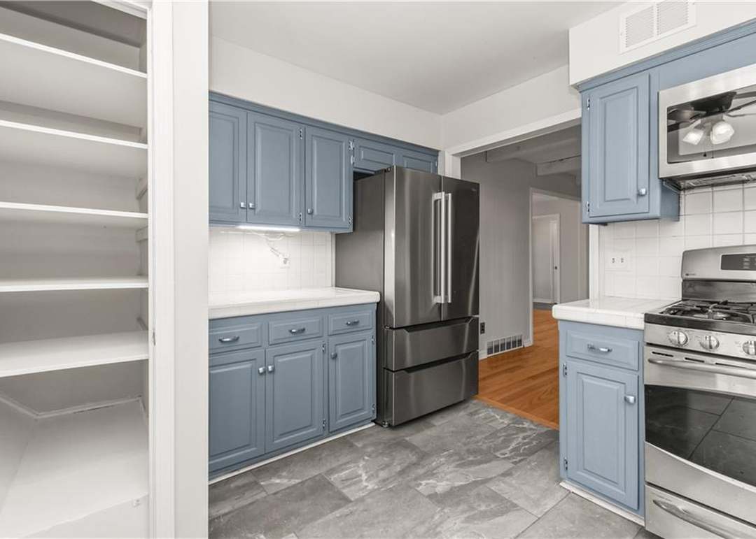12923 Beacon Avenue — photo 18