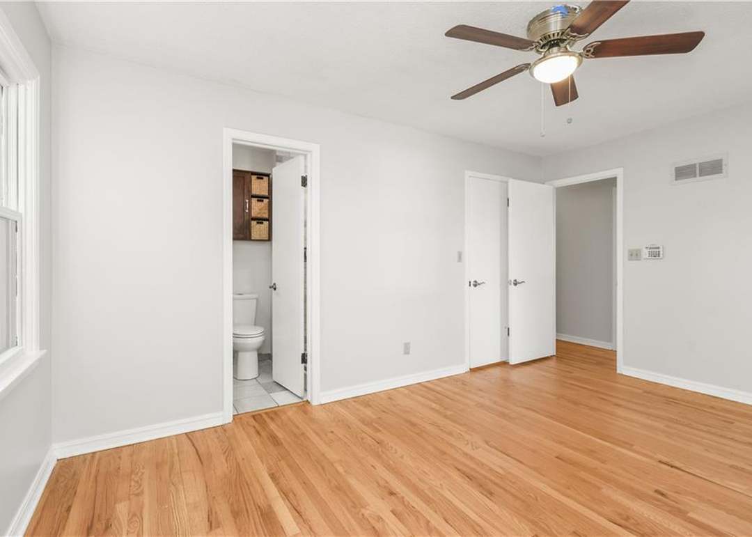 12923 Beacon Avenue — photo 19