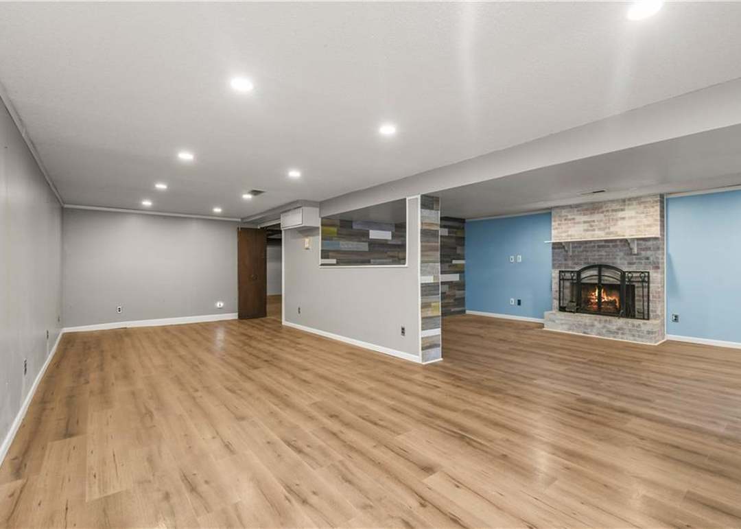 12923 Beacon Avenue — photo 25
