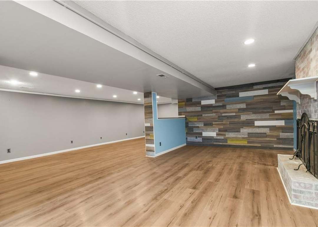 12923 Beacon Avenue — photo 26