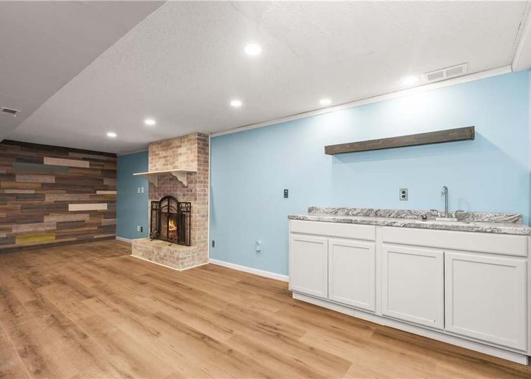 12923 Beacon Avenue — photo 27
