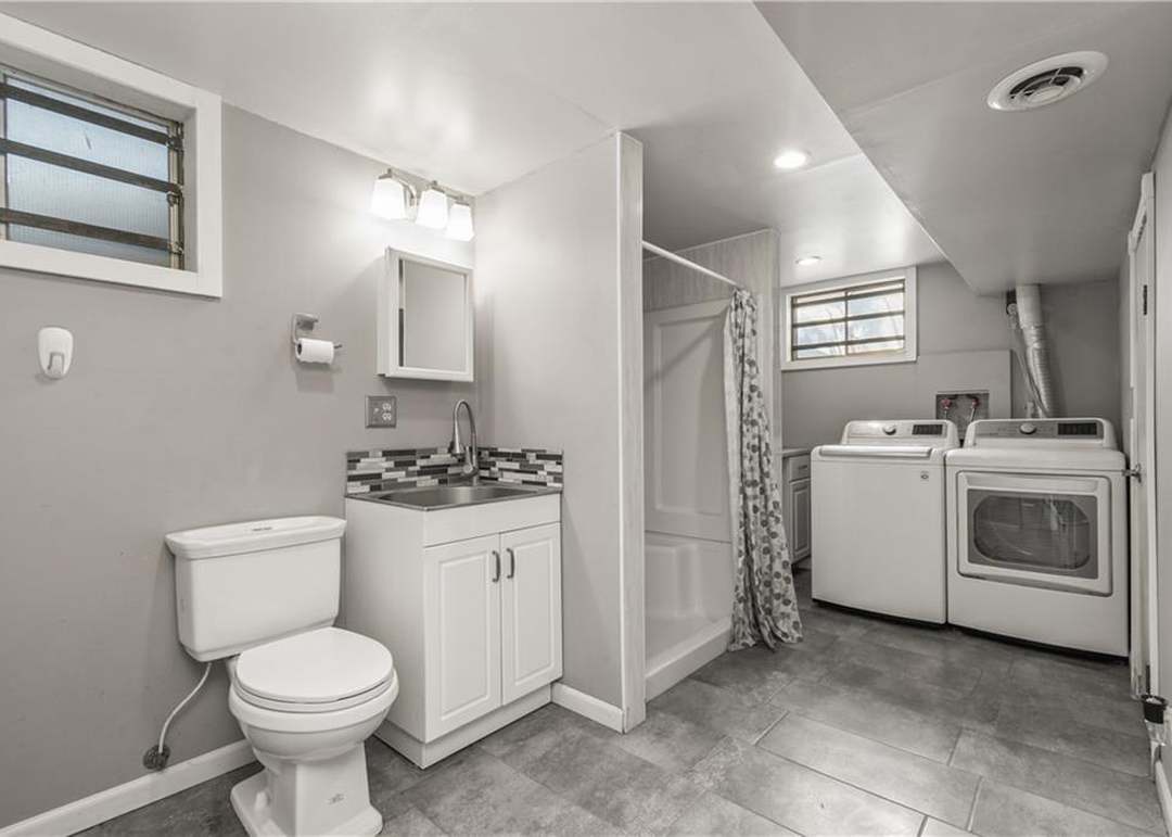 12923 Beacon Avenue — photo 28