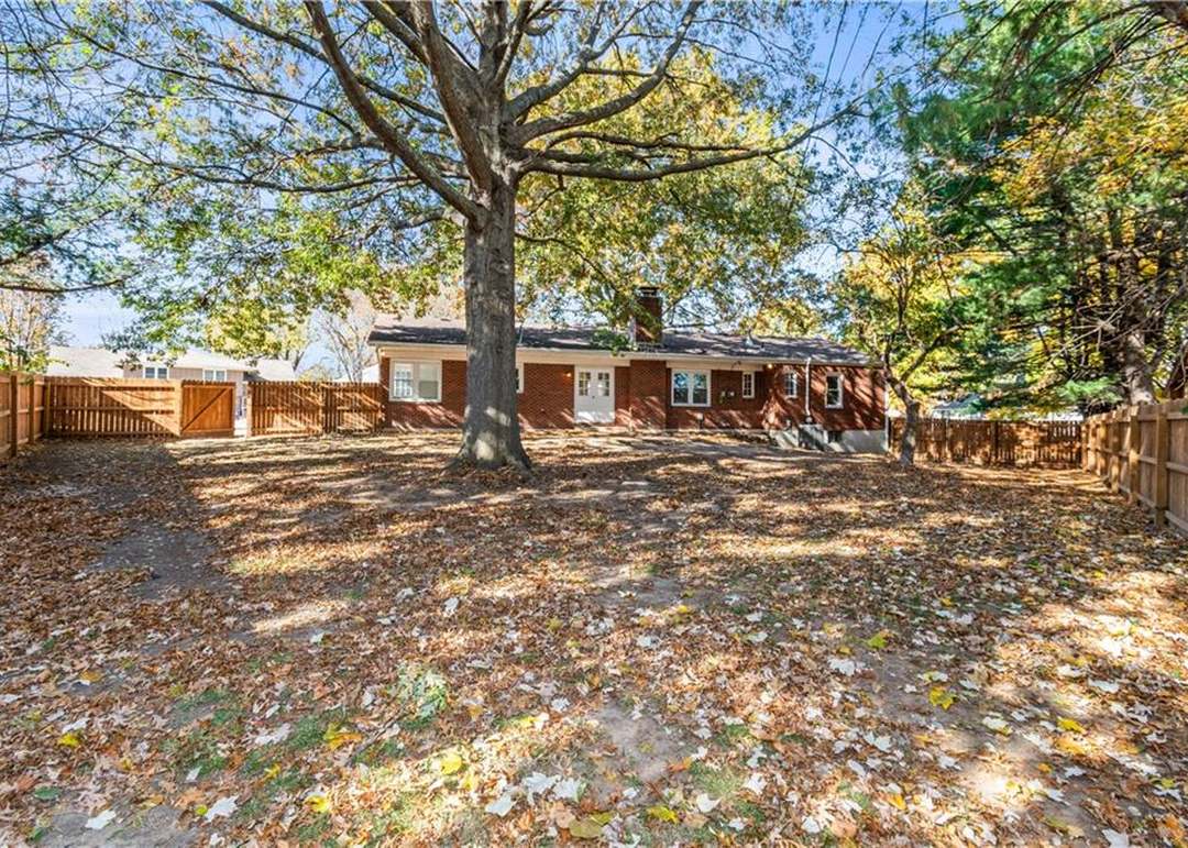 12923 Beacon Avenue — photo 31