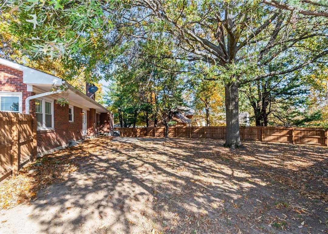 12923 Beacon Avenue — photo 32