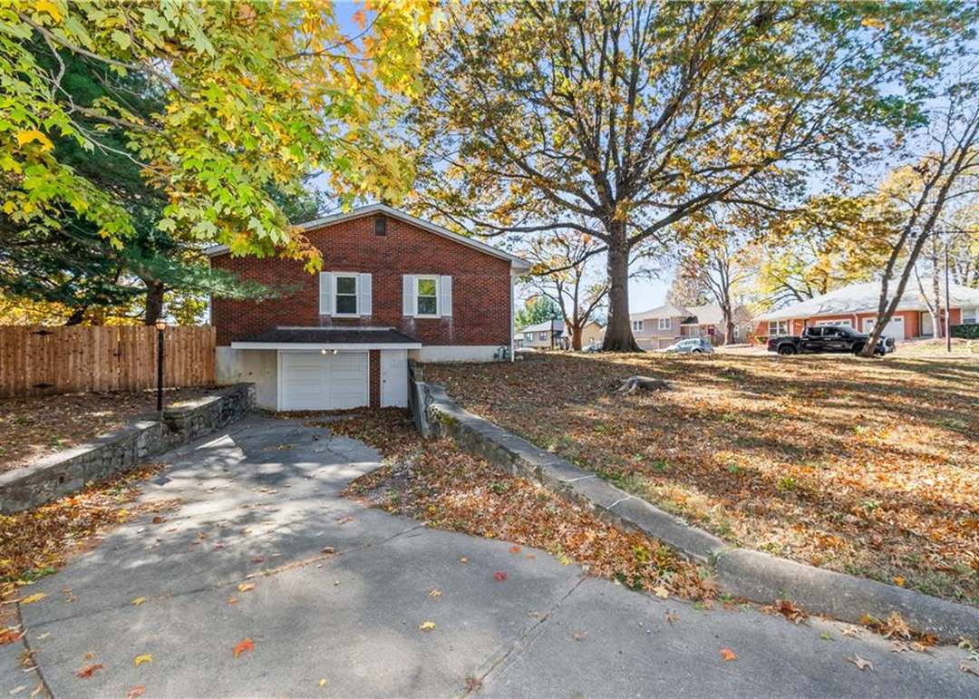 12923 Beacon Avenue — photo 33