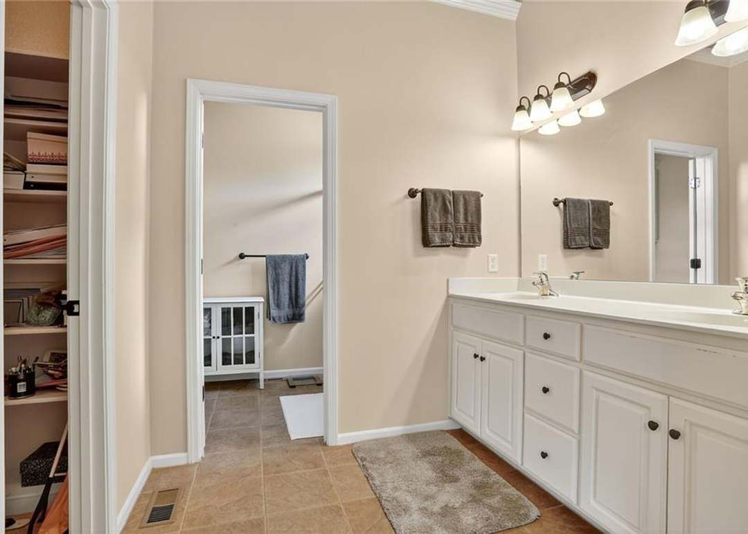1301 Ashdown Circle — photo 4