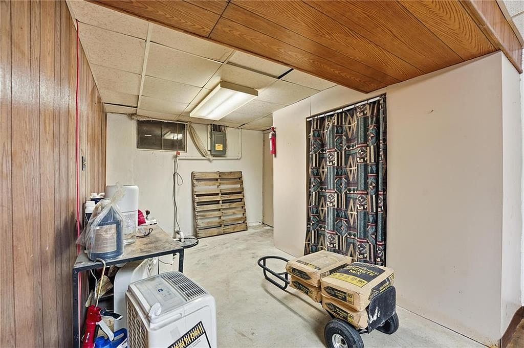 1302 N Whitney Road — photo 33