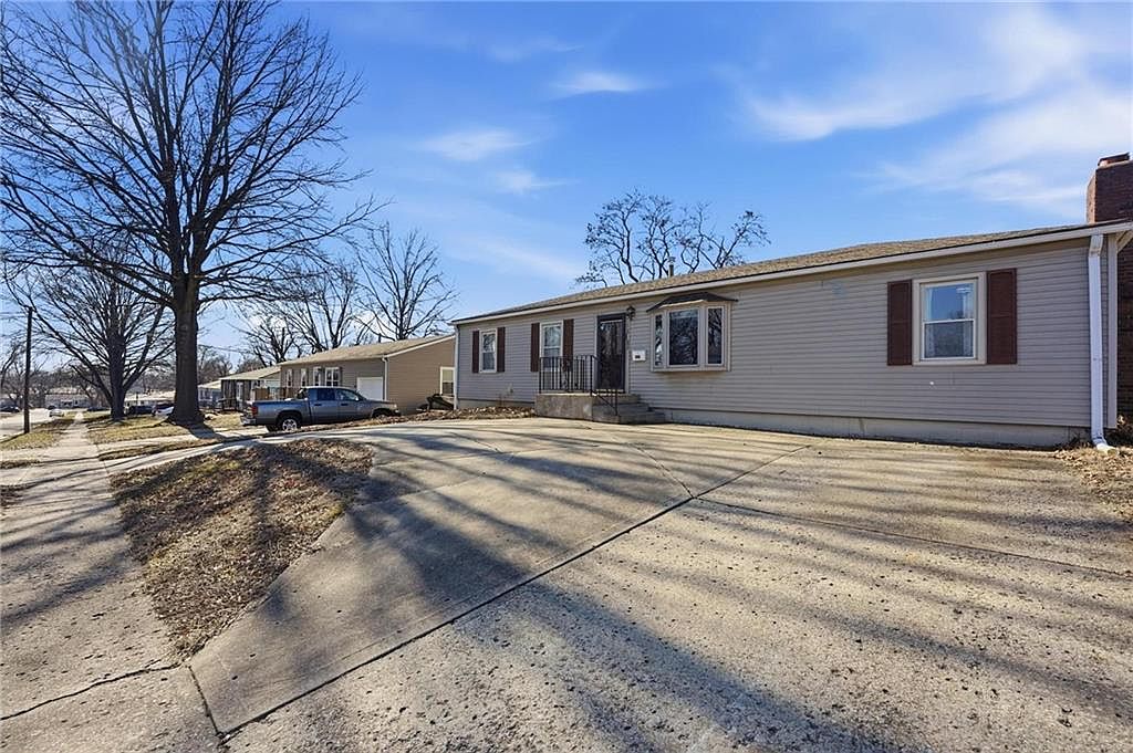 1302 N Whitney Road — photo 34
