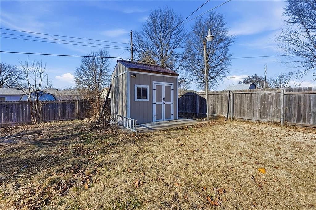 1302 N Whitney Road — photo 36
