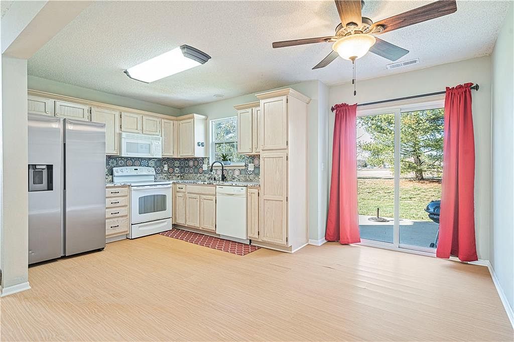 1306 SE Broadway Court — photo 5