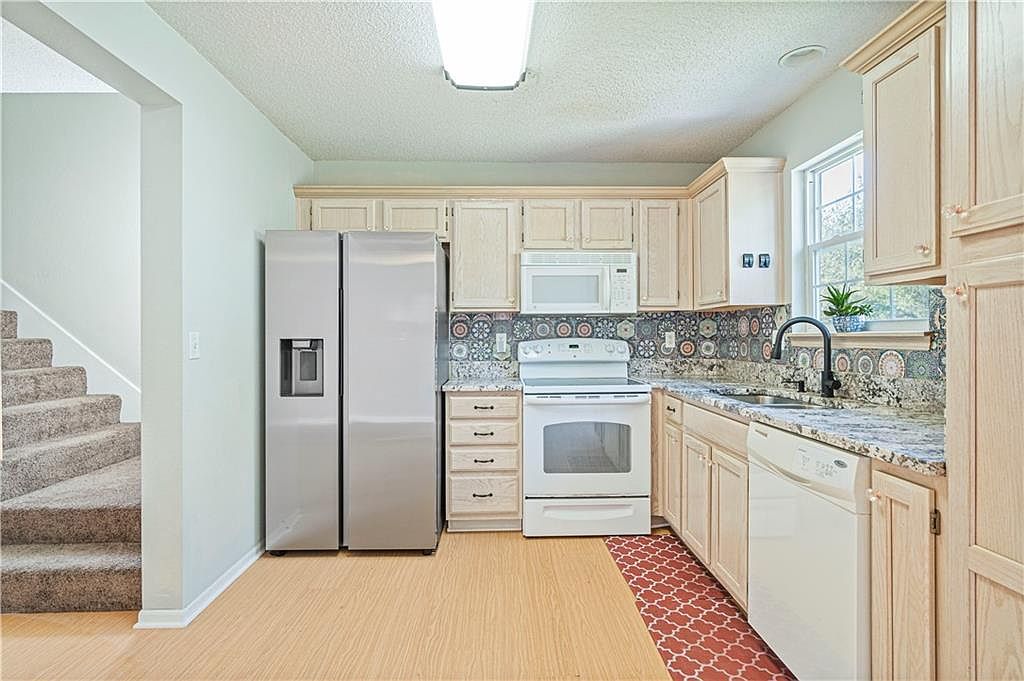 1306 SE Broadway Court — photo 7