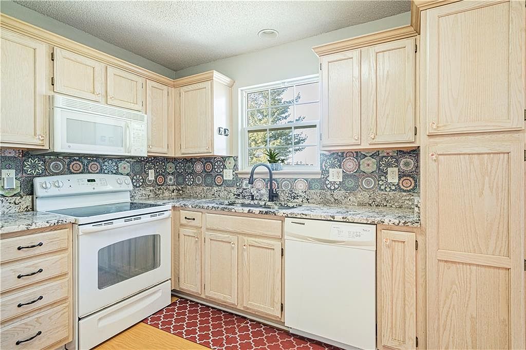 1306 SE Broadway Court — photo 8