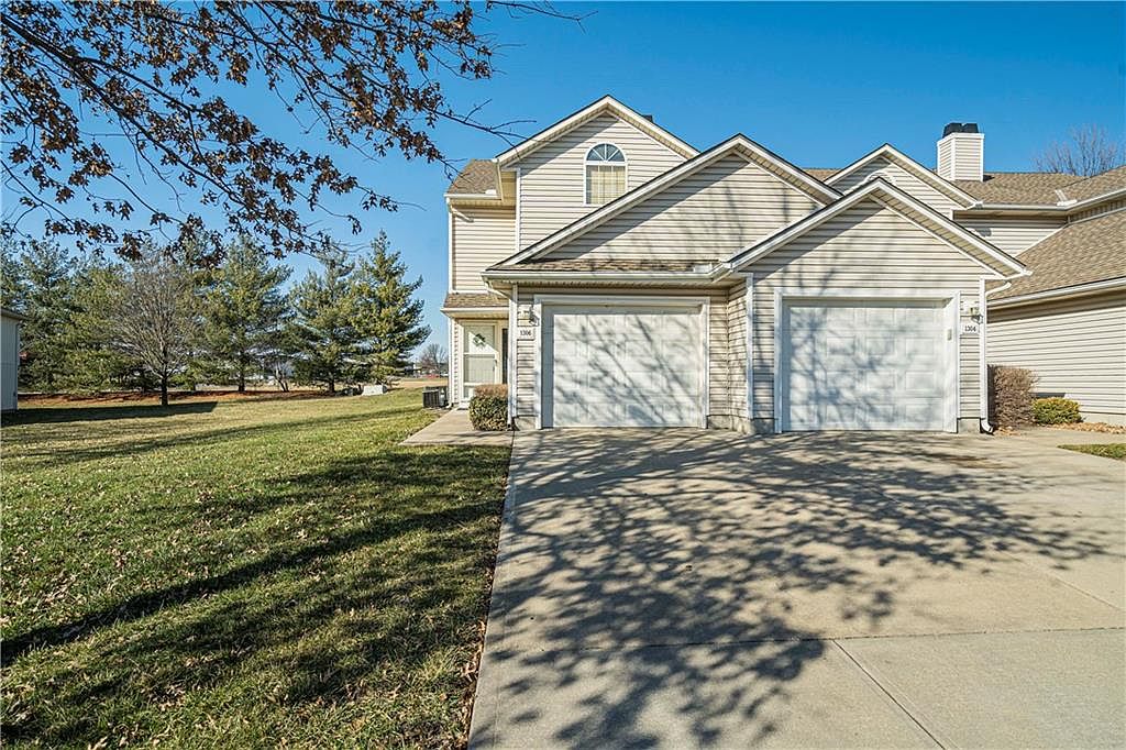 1306 SE Broadway Court — photo 30
