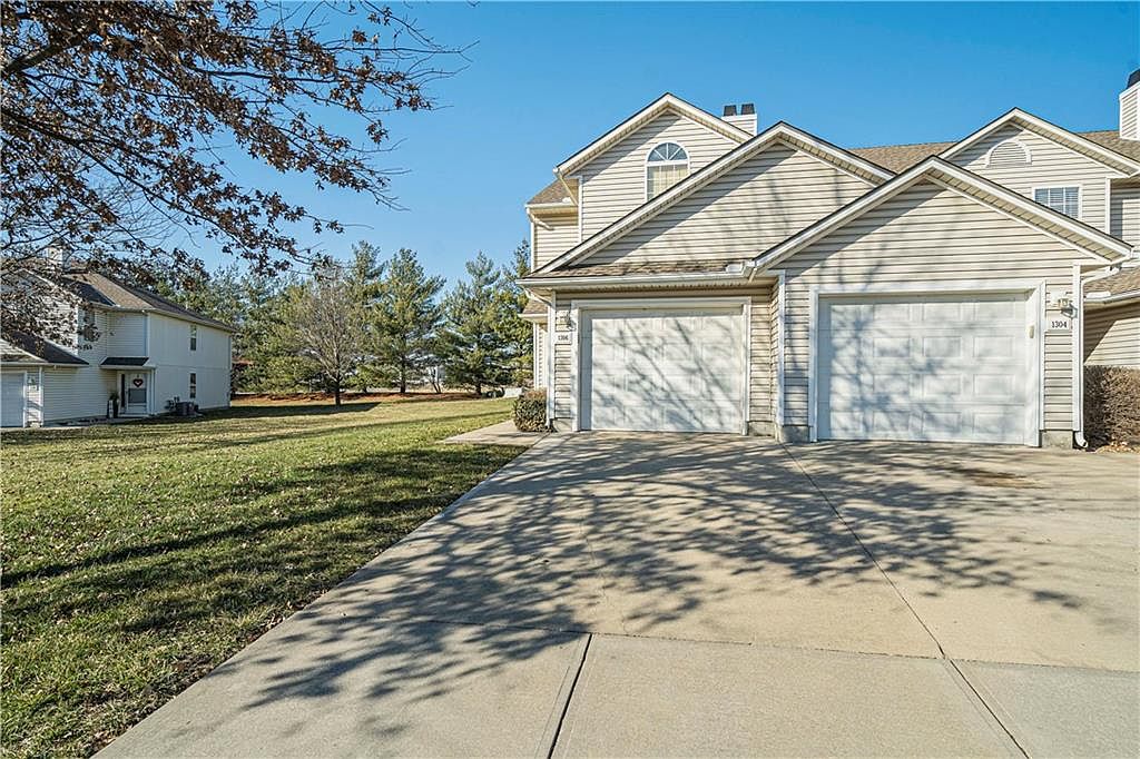 1306 SE Broadway Court — photo 31