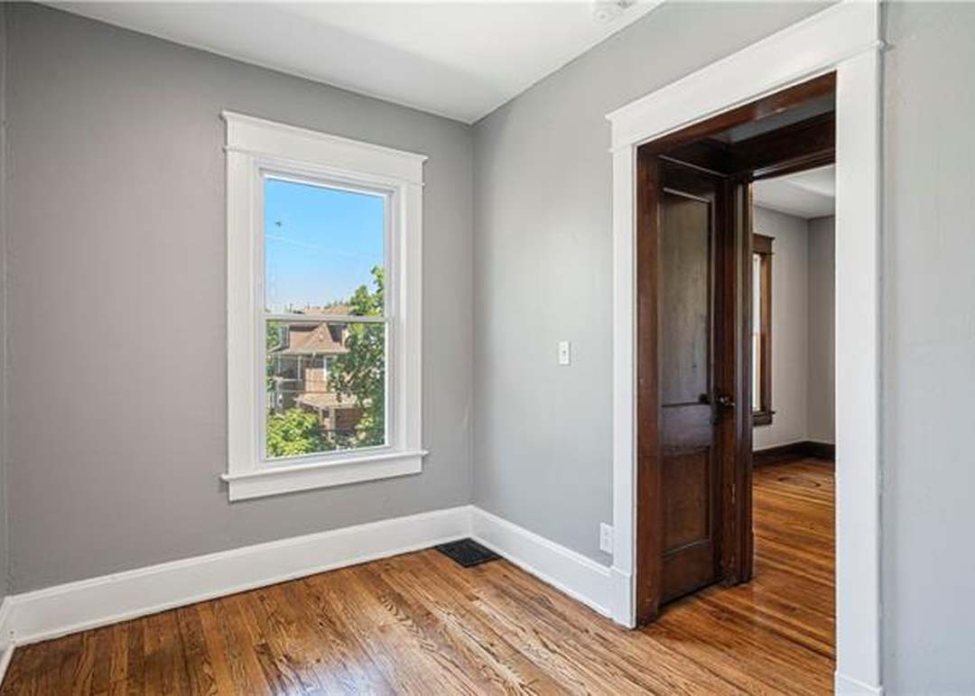 1309 W 41st Street — photo 31