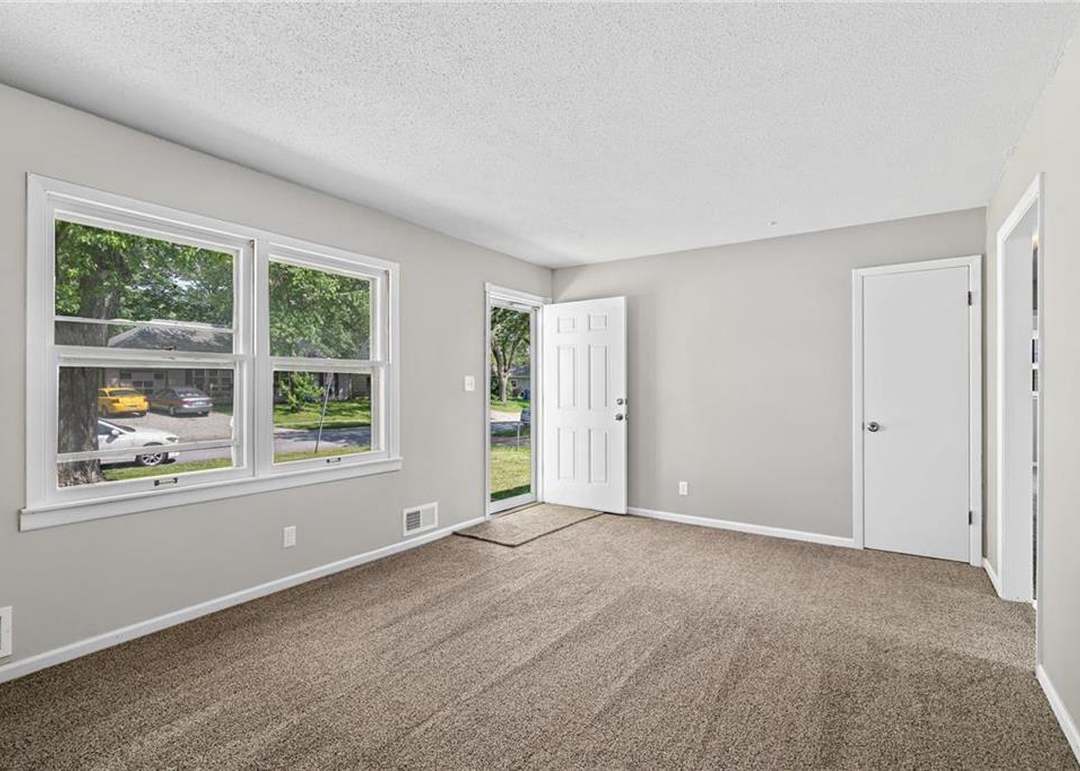13116 Winchester Avenue — photo 6