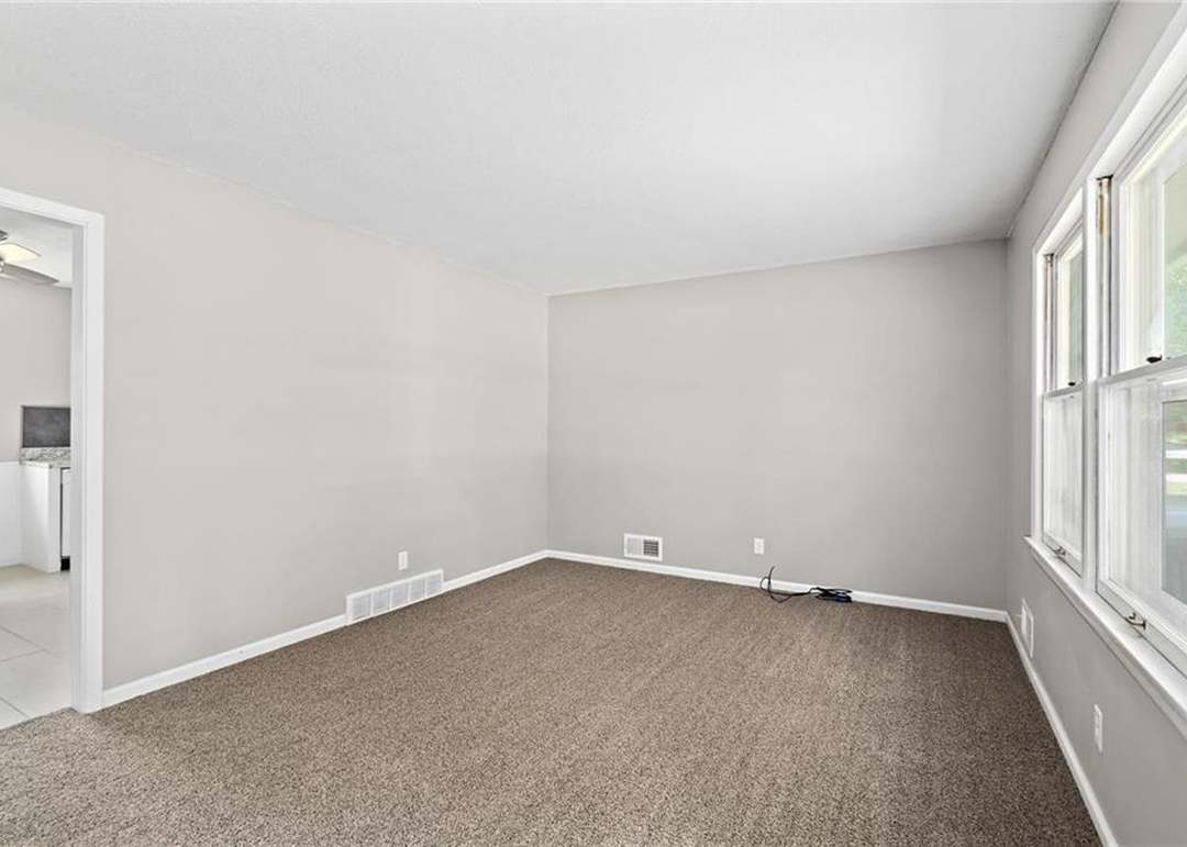 13116 Winchester Avenue — photo 9