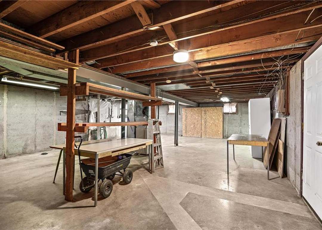 13116 Winchester Avenue — photo 10