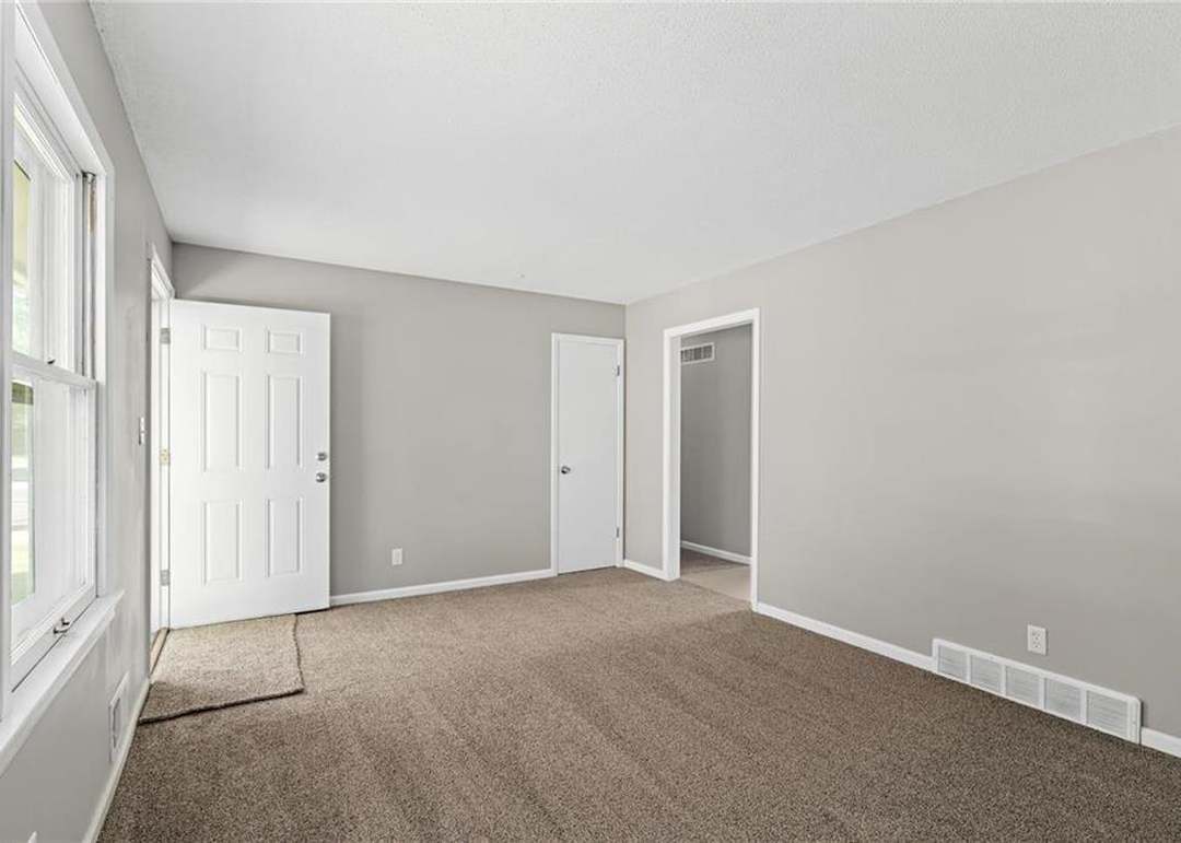 13116 Winchester Avenue — photo 11