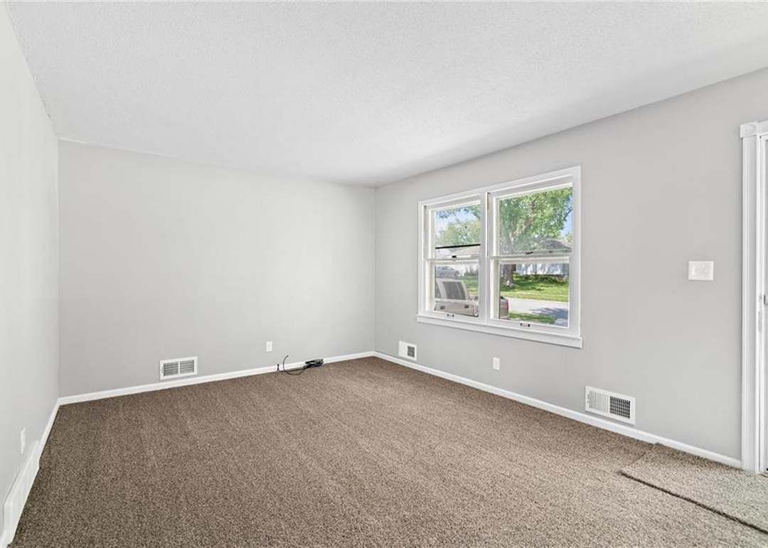 13116 Winchester Avenue — photo 12