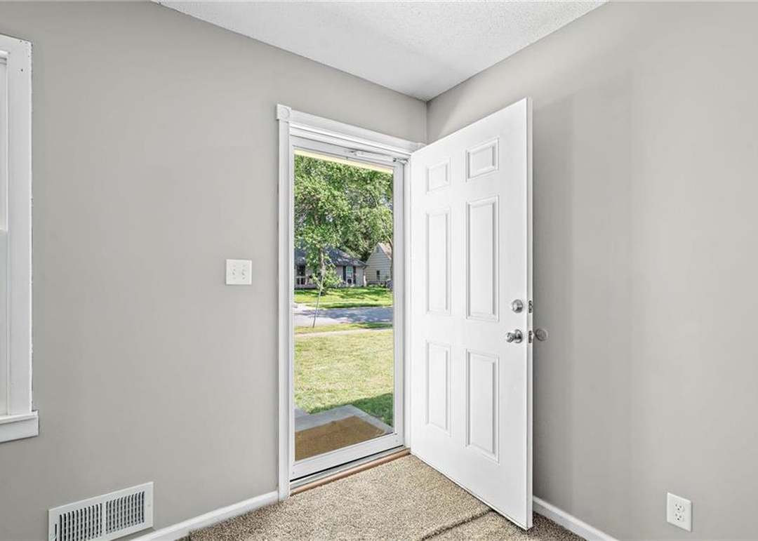 13116 Winchester Avenue — photo 13