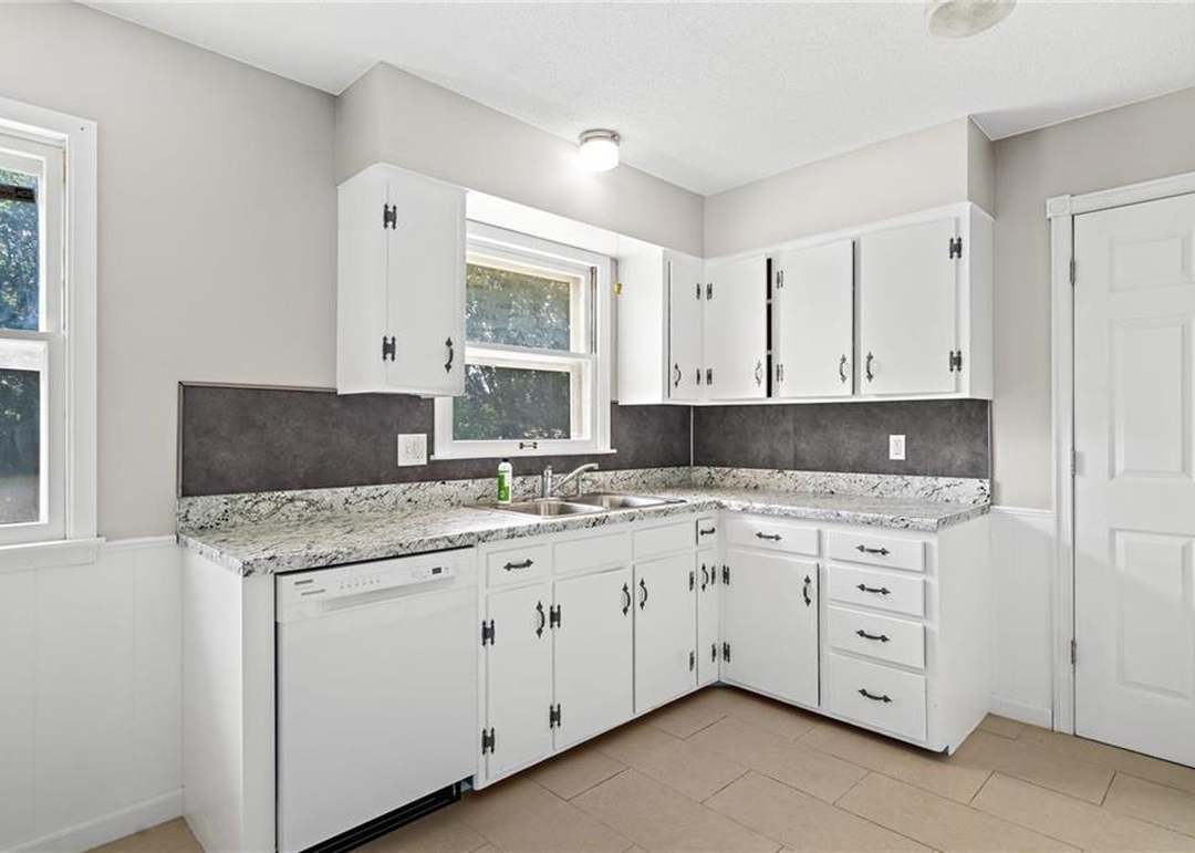 13116 Winchester Avenue — photo 16