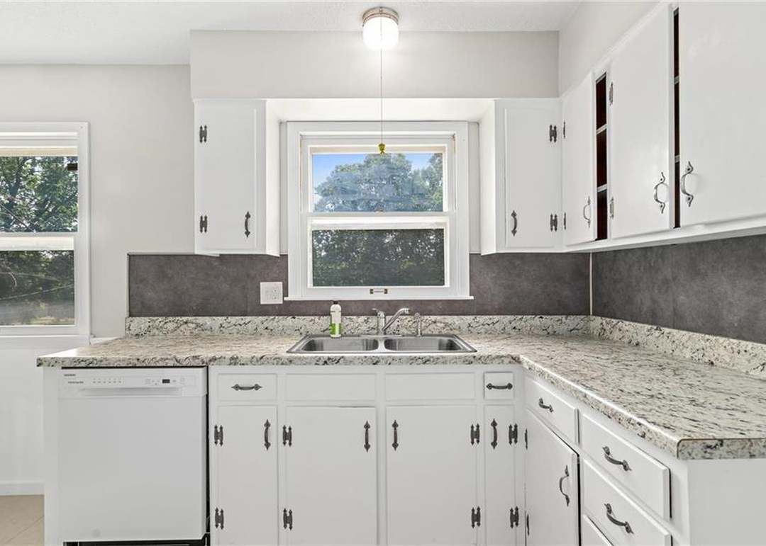 13116 Winchester Avenue — photo 19