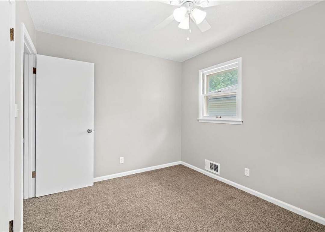 13116 Winchester Avenue — photo 27