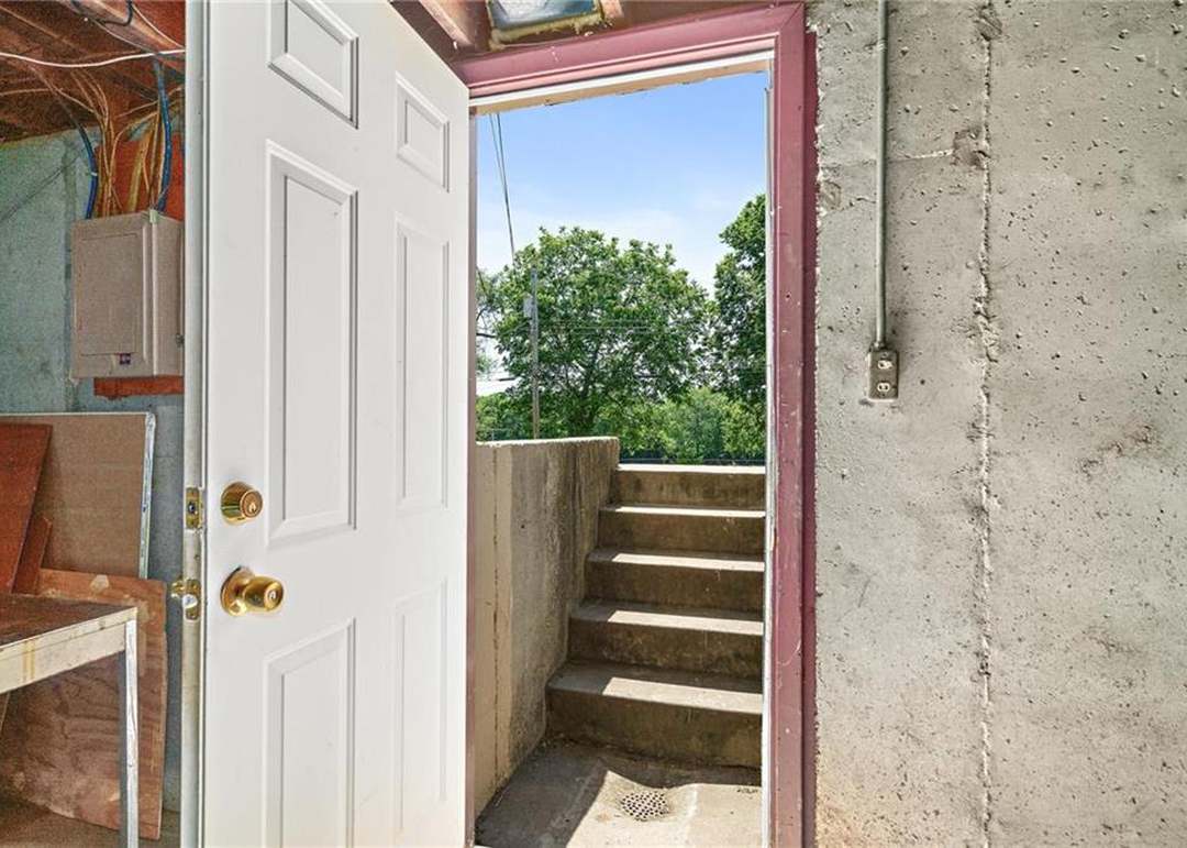 13116 Winchester Avenue — photo 30