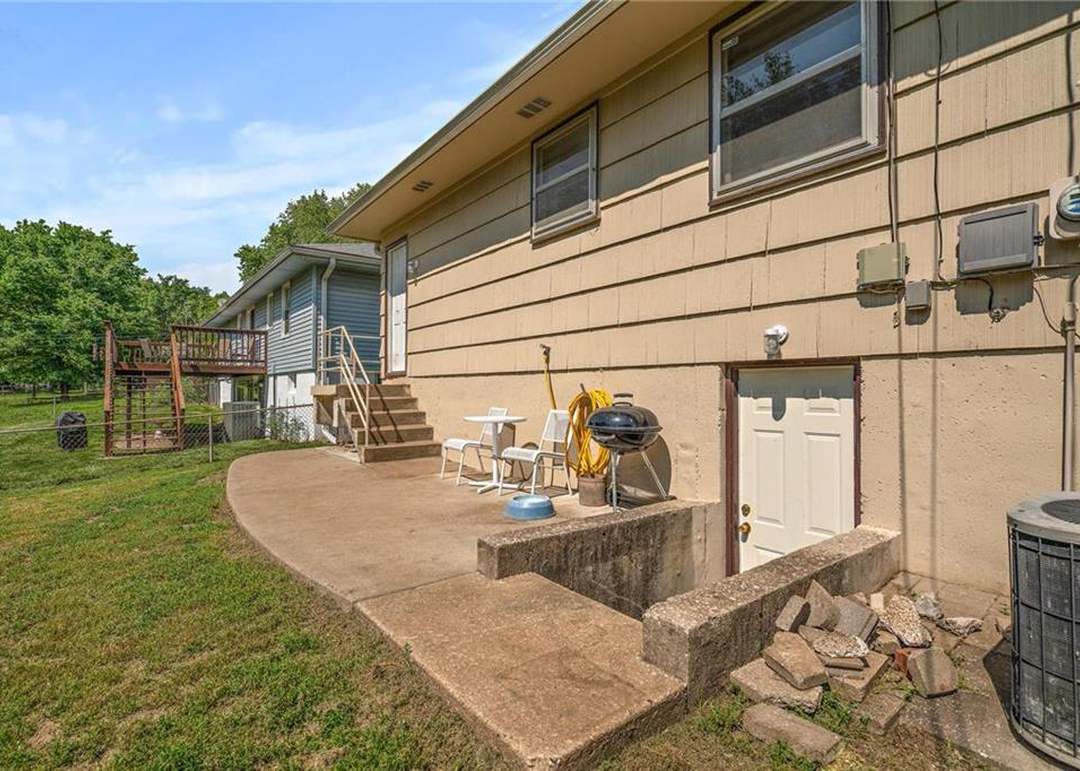 13116 Winchester Avenue — photo 31