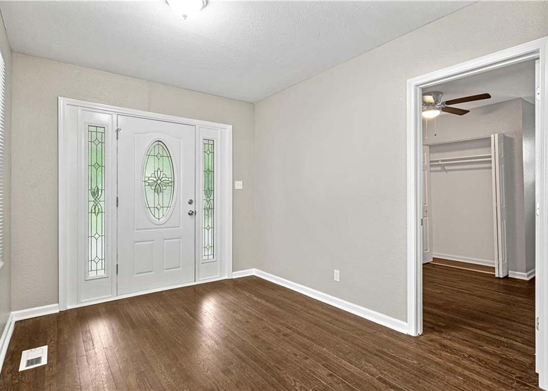 1314 E 62nd Street — photo 14
