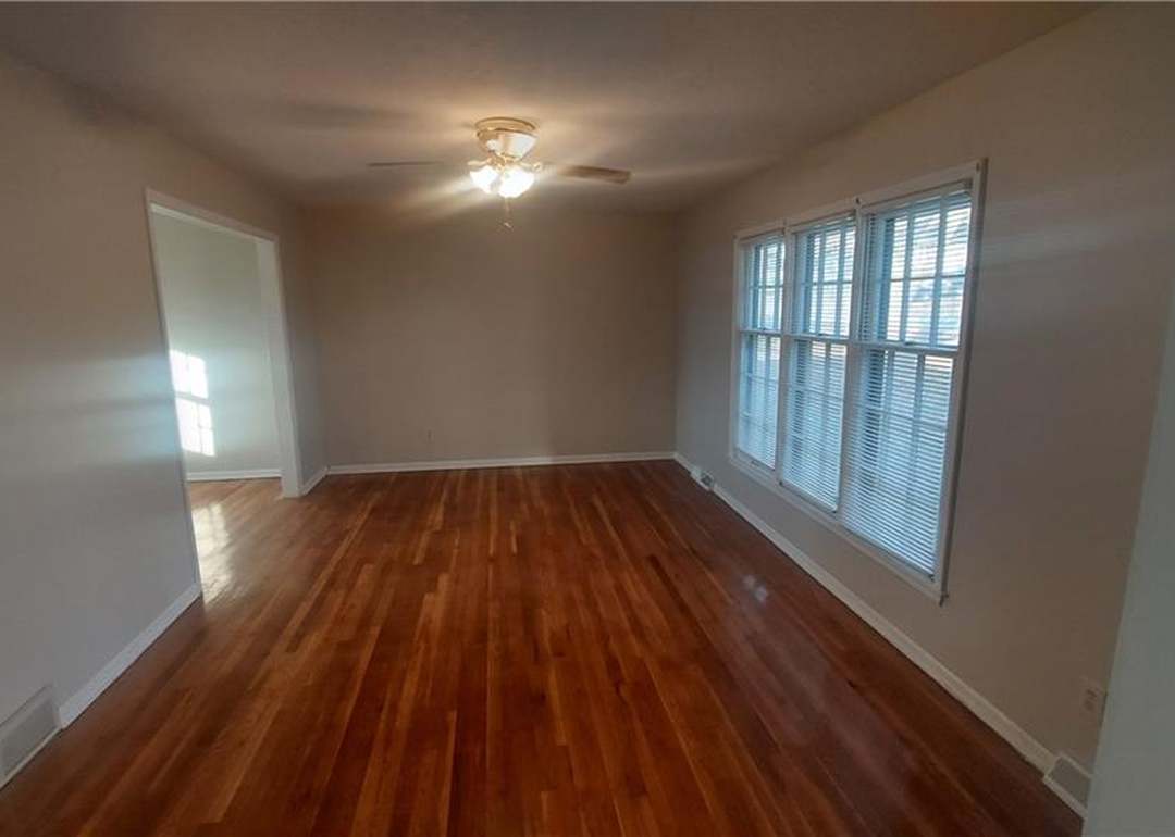 13212 Winchester Avenue — photo 6