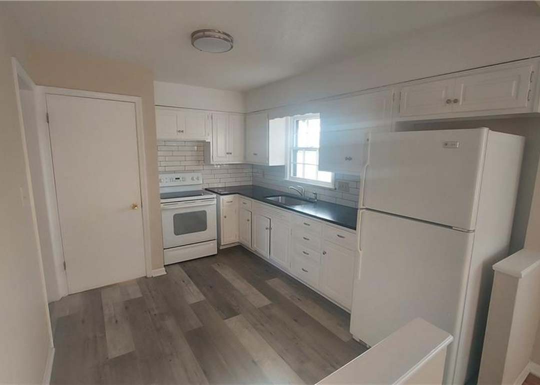 13212 Winchester Avenue — photo 17