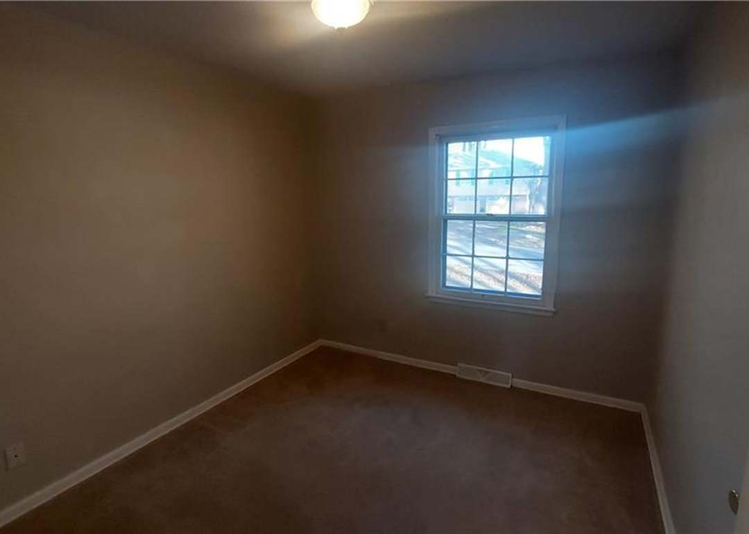 13212 Winchester Avenue — photo 32