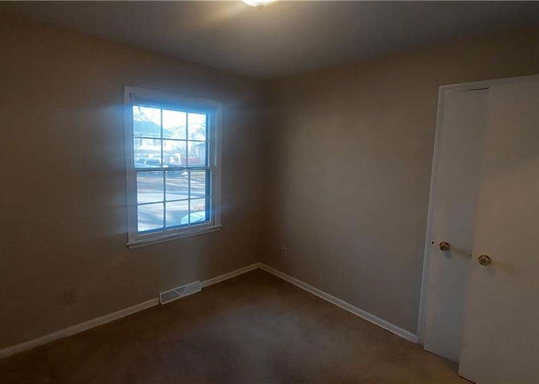 13212 Winchester Avenue — photo 33