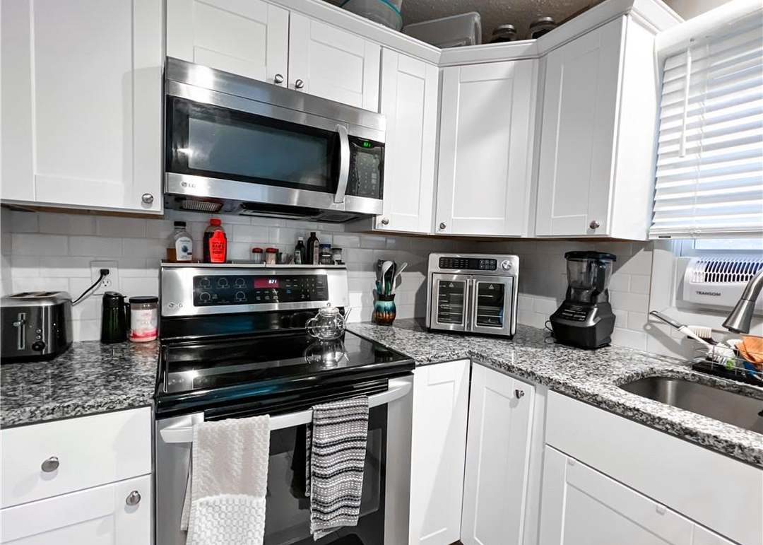 13213 Winchester Avenue — photo 4