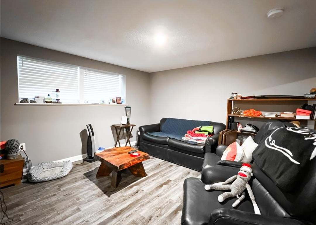 13213 Winchester Avenue — photo 17