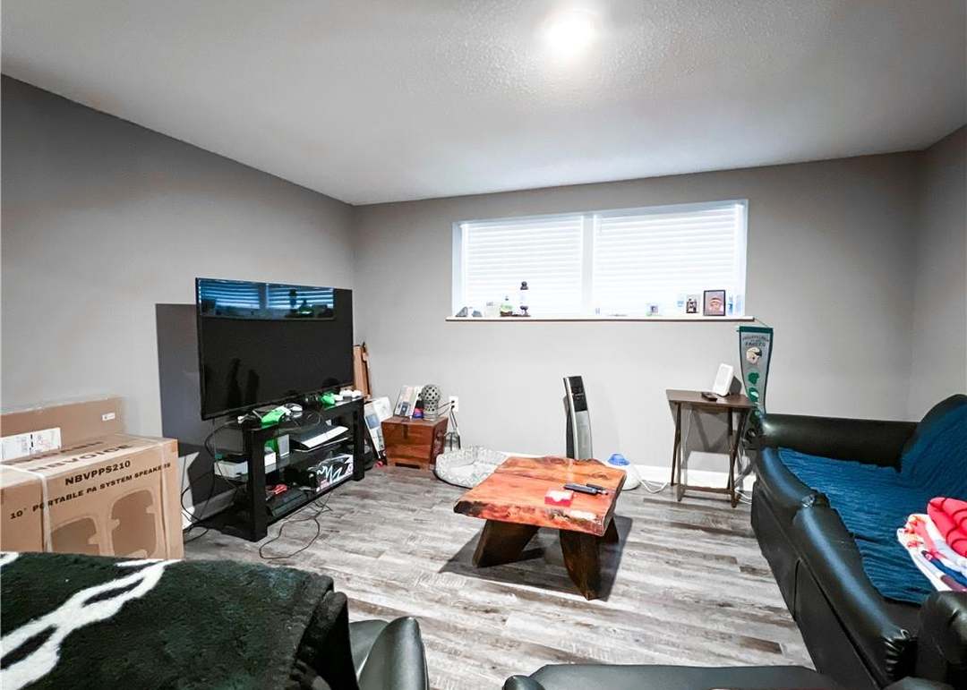 13213 Winchester Avenue — photo 18