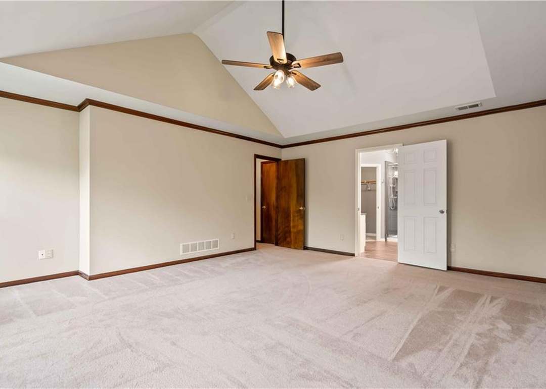 1322 E 153rd Terrace — photo 5