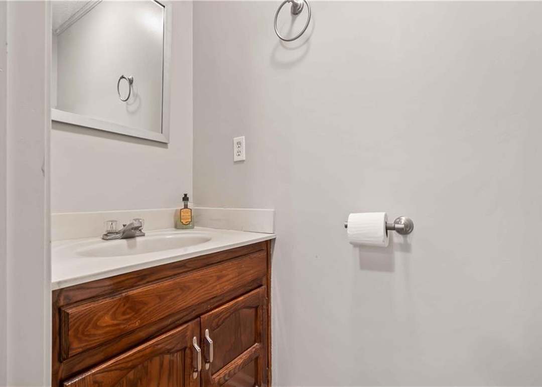 1322 E 153rd Terrace — photo 7