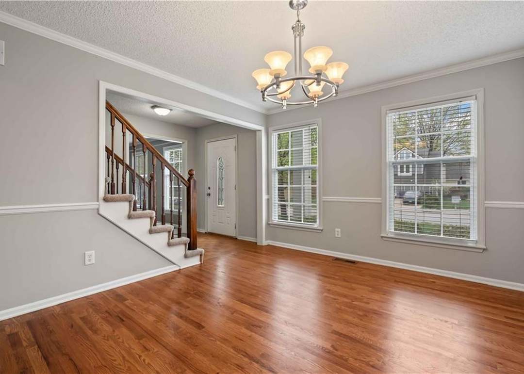 1322 E 153rd Terrace — photo 9