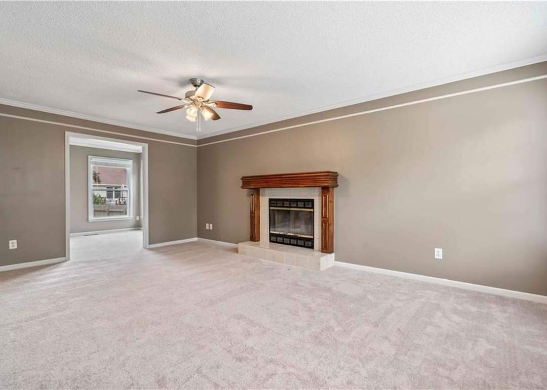1322 E 153rd Terrace — photo 13