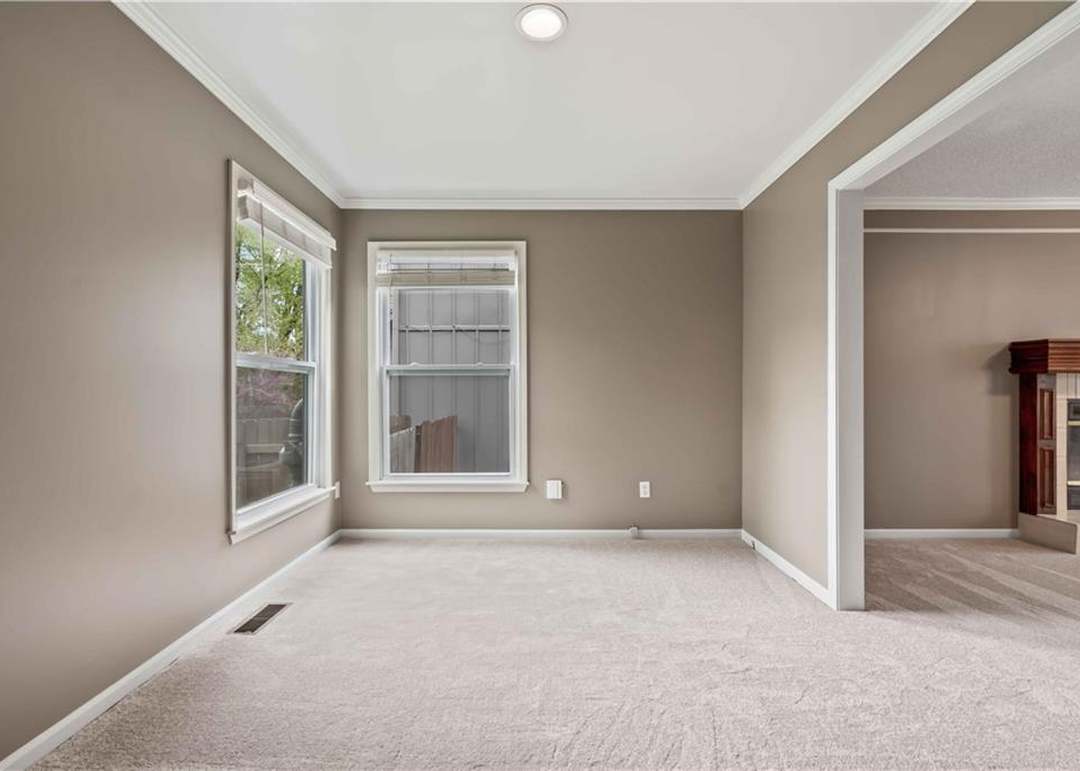 1322 E 153rd Terrace — photo 14