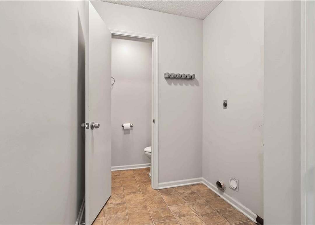 1322 E 153rd Terrace — photo 22