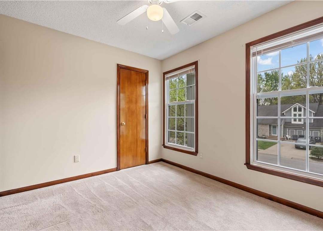1322 E 153rd Terrace — photo 31
